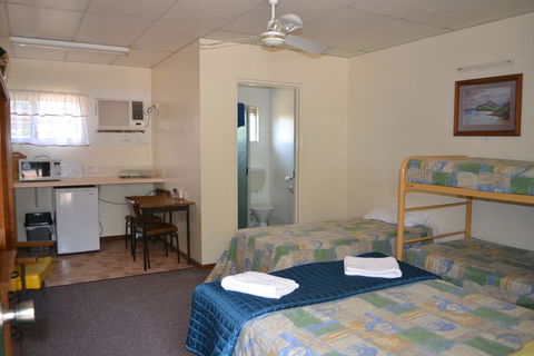 Affordable Gold City Motel - Accommodation Melbourne 2