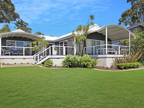Akarana Beach House :: Jervis Bay Rentals - Accommodation Melbourne 0