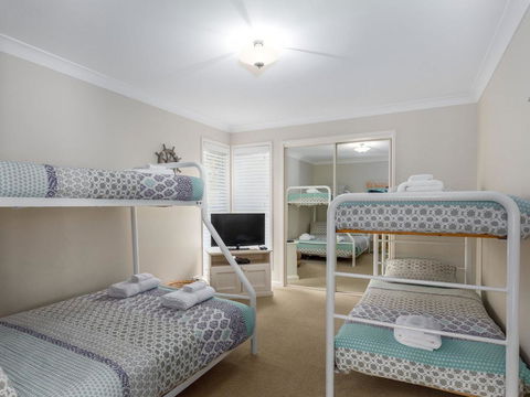 Akarana Beach House :: Jervis Bay Rentals - Accommodation Melbourne 1
