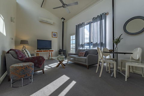 Albert Guest House And Mills Spa Suites - Accommodation Melbourne 2