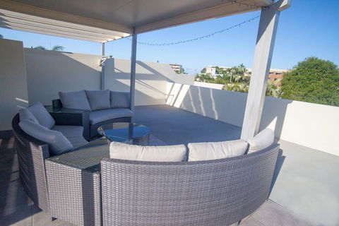 Alexandra Headland Luxury Townhouse - Accommodation Melbourne 2