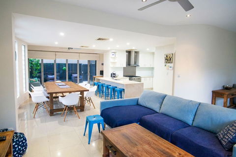 Alexandra Headland Luxury Townhouse - Accommodation Melbourne 0