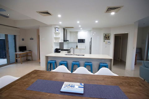 Alexandra Headland Luxury Townhouse - Accommodation Melbourne 3