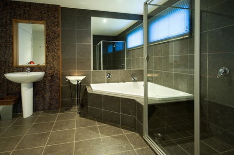 Alofi - Accommodation Melbourne 2