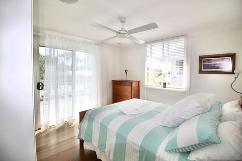 Aloha Alex Beach House Pet-friendly- 450m To The Beach - Accommodation Melbourne 0