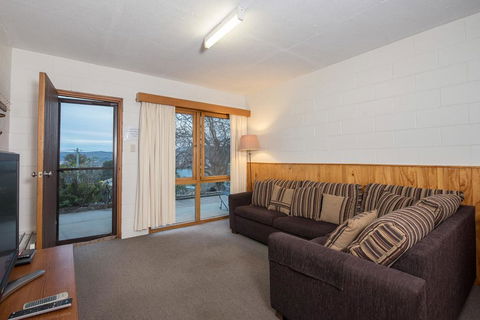 Alpine Apartment - Great Location With Views Of Lake Jindabyne - Accommodation Melbourne 1
