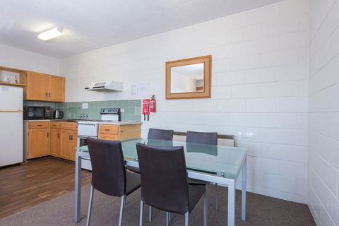 Alpine Apartment - Great Location With Views Of Lake Jindabyne - Accommodation Melbourne 3