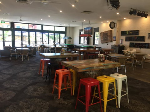 Alpine Hotel Bright - Accommodation Melbourne 1
