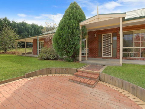 Alpine Mist - Spacious 5 Bedroom Home - Accommodation Melbourne 0