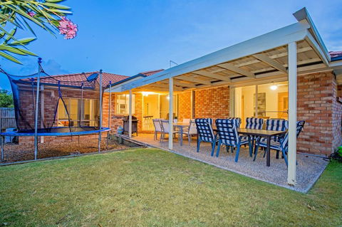 Anaheim Family Lodge By Getastay - Accommodation Melbourne 0
