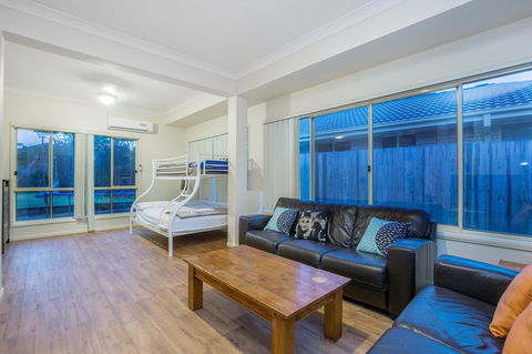 Anaheim Family Lodge By Getastay - Accommodation Melbourne 1
