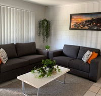 Andergrove Home with a Garden View-Wi-fi  Netflix - Accommodation Melbourne