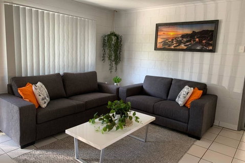 Andergrove Home With A Garden View-Wi-fi & Netflix - Accommodation Melbourne 0