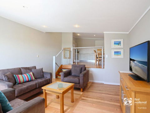 Angourie Blue 1 - Great Ocean Views - Surfing Beaches - Accommodation Melbourne 2