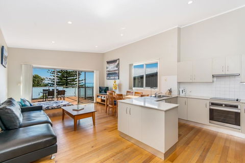 Angourie Blue Unit 2 - Accommodation Melbourne 2