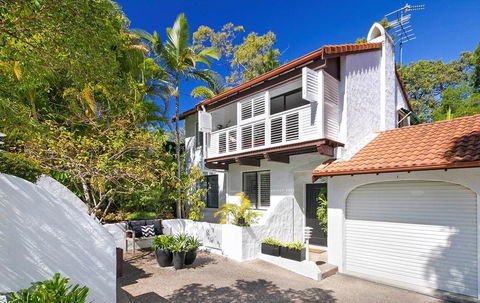 Apartment 1 - 20 Viewland Drive - Accommodation Melbourne 0