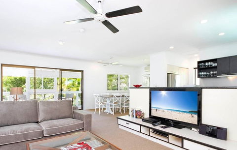 Apartment 1 - 20 Viewland Drive - Accommodation Melbourne 1