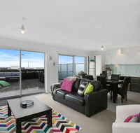 APOLLO 13 PENTHOUSE - free wifi  huge terrace - Accommodation Melbourne
