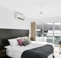 APOLLO 13 STUDIO - free wifi opposite beach - Accommodation Melbourne