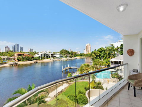 Arc Resort Stunning 3 Bedroom In Broadbeach - Accommodation Melbourne 2
