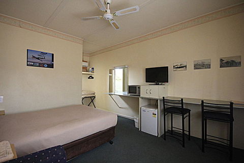 Aromet Motor Inn - Accommodation Melbourne 1