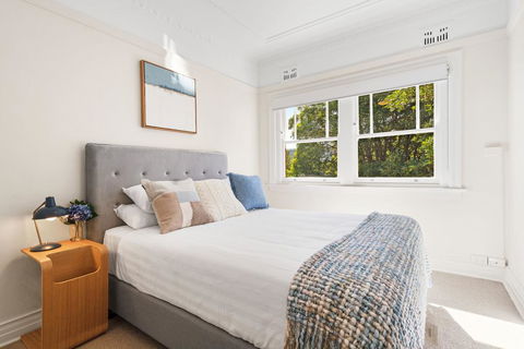 Art Deco Apartment Steps From Harbour And Beach - Accommodation Melbourne 1