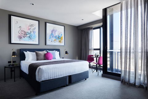 Art Series - The Chen - Accommodation Melbourne 2