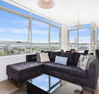 As the Sun Sets - Modern and Spacious 2BR Zetland Apartment Facing the Setting Sun - Accommodation Melbourne