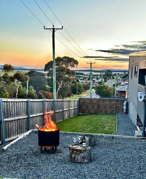 Luxurious Hobart Holiday Home With Stunning Bay Views - Affordable, Family-Friendly, And Stylish - Accommodation Melbourne 2