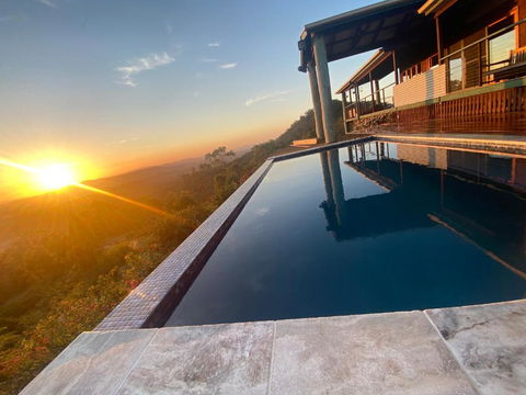Luxurious Hinterland Guest House With HEATED POOL Sleeps 10 Brisbane Scenic Rim Gold Coast - Accommodation Melbourne 3