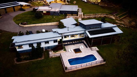 Luxury Mandalong Mansion With Pool & Spa - Accommodation Melbourne 0