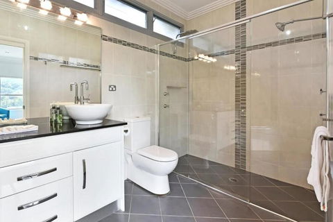 Luxury Mandalong Mansion With Pool & Spa - Accommodation Melbourne 3