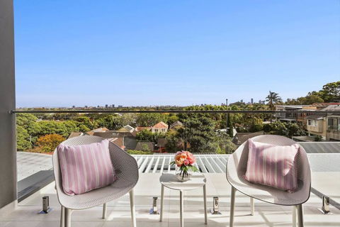 Luxury NEW 5BDRM Oasis With Heated Pool - Accommodation Melbourne 2