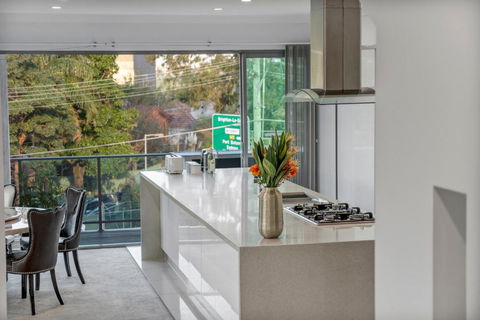 Luxury Retreat Sydney Airport Direct Train Line - Accommodation Melbourne 2