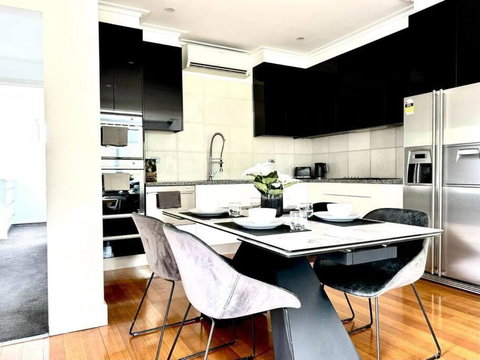 Luxury Stay In Williamstown - Accommodation Melbourne 0