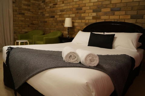 Magdala Motor Lodge & Lakeside Restaurant - Accommodation Melbourne 0