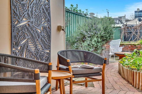 Main Street Terrace - An Elegant Urban Escape - Accommodation Melbourne 1