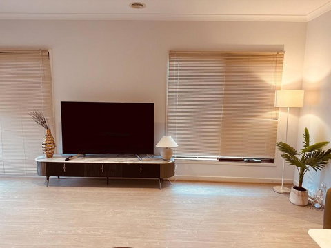 MEL-Point Cook Elegant Four-Bedroom House - Accommodation Melbourne 1