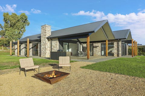 Mayple Peaks - Accommodation Melbourne 0