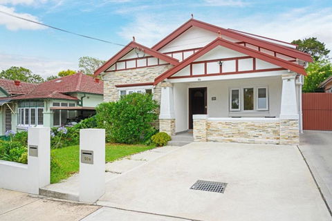 Mins To Mall Convenient 3 Beds Classic Charm Home - Accommodation Melbourne 0
