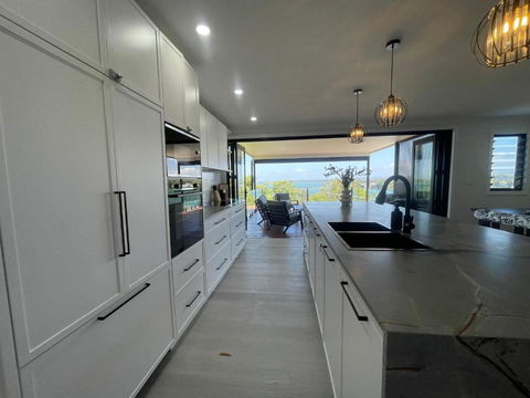 Mirrabooka Magic - Luxury By The Lake - Accommodation Melbourne 1