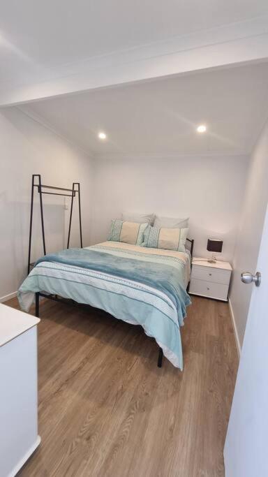 Modern 1 Bedroom Studio Free Parking Close To CBD - Accommodation Melbourne 2