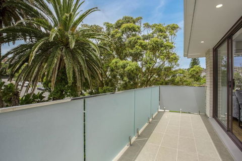 Modern, North-east Facing, 2-bed Apartment - Accommodation Melbourne 3