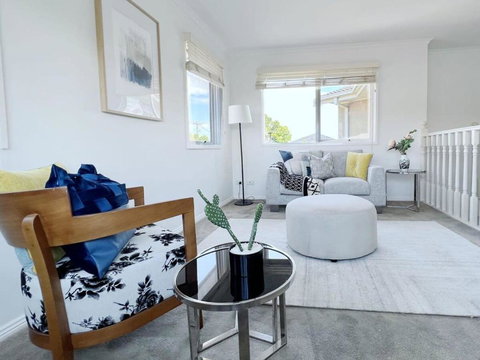 Modern And Elegant House With Swimming Pool - Accommodation Melbourne 2