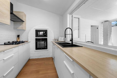 Modern Character Filled Cottage - Accommodation Melbourne 2