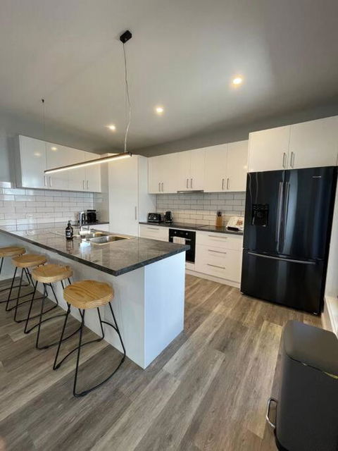 Modern Home Away From Home - Accommodation Melbourne 2