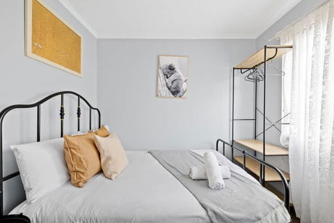 Modern Private Double Room - Central Spot At Liverpool - Shared Bathroom - Accommodation Melbourne 2