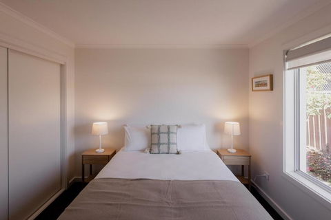 Modern Refurbished Unit In Charming Bellerive - Accommodation Melbourne 3