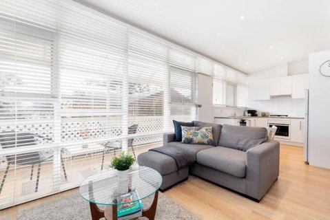 Modern Stylish Self-contained Studio Apartment - Accommodation Melbourne 3