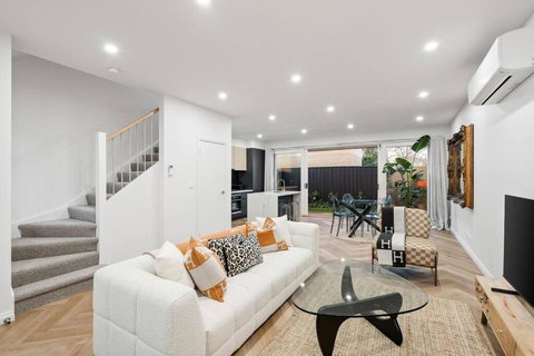 Modern Stylish Home - Walk To Beach - Accommodation Melbourne 0